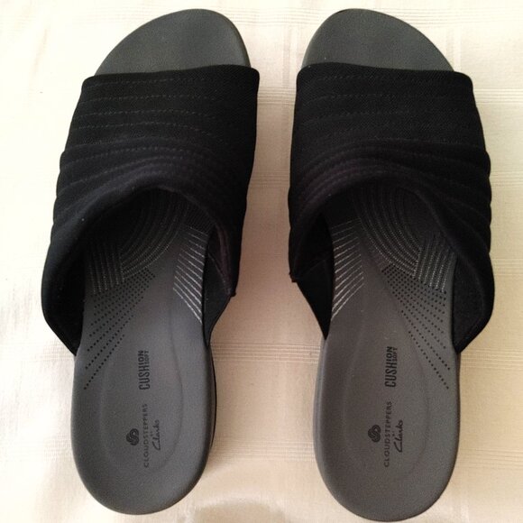 CLARKS WOMENS CLOUDSTEPPERS CUSHION SOFT BLACK SIZE 10 SLIDES GUC - Picture 1 of 7